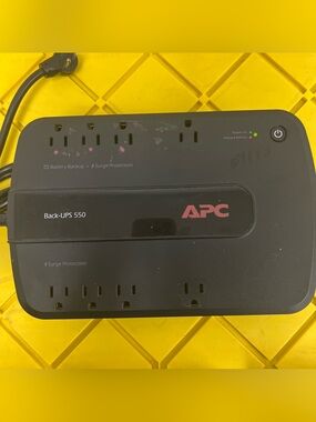 APC POWER Back-UPS BE550G 8 Outlets Battery Backup + Surge Protector w/ Battery